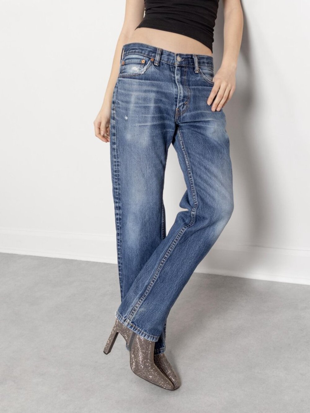 Vintage Levi's 505 Boyfriend Jeans: Faded Ripped Denim, Relaxed Fit / Small